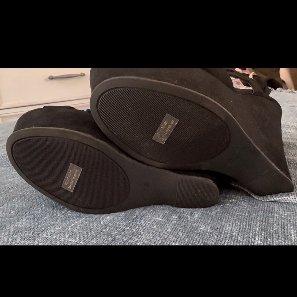 G by Guess black suede platforms - Picture 5 of 5
